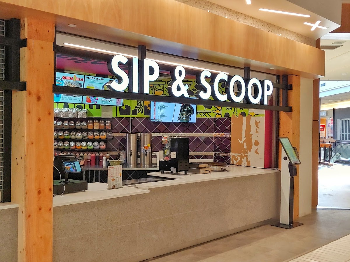 Sip & Scoop Cornwall Square Mall